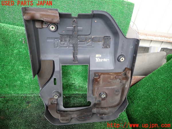 1UPJ-9233502160]テラノ(TR50)エンジンアッパーカバー 中古_4