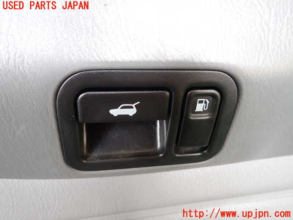 1UPJ-9233501234]テラノ(TR50)右前ドア内張り 中古_3