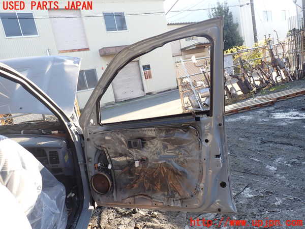 1UPJ-9233511230]ハイラックスサーフ(KZN185W)右前ドア ジャンク部品取り_5