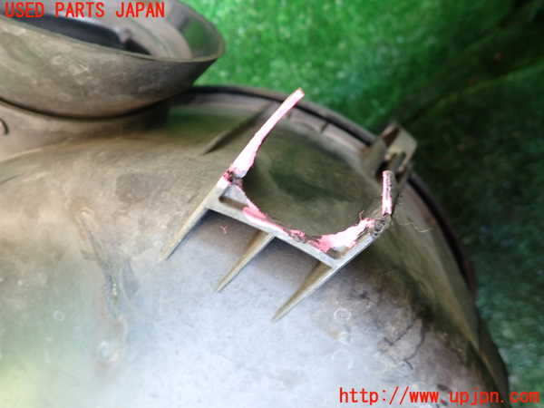 1UPJ-9233512560]ハイラックスサーフ(KZN185W)エアクリーナーボックス 中古_3