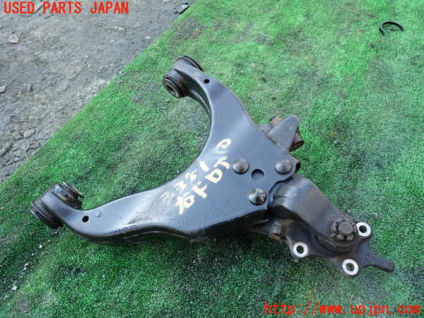 1UPJ-9233515176]ハイラックスサーフ(KZN185W)右フロントロアアーム1 中古_3