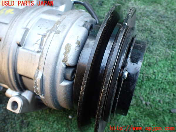 1UPJ-9233516025]ハイラックスサーフ(KZN185W)エアコンコンプレッサー 中古_2