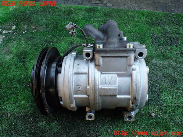 1UPJ-9233516025]ハイラックスサーフ(KZN185W)エアコンコンプレッサー 中古_3