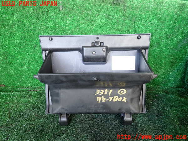 1UPJ-9233517516]ハイラックスサーフ(KZN185W)グローブボックス1 中古_4