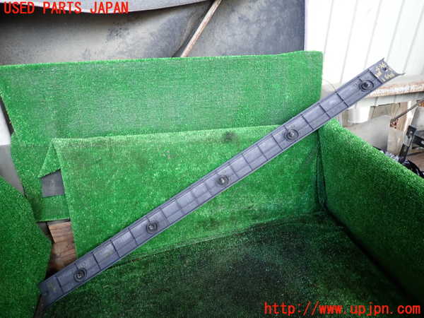 1UPJ-9233517771]ハイラックスサーフ(KZN185W)ラゲッジトレイ1 中古_2