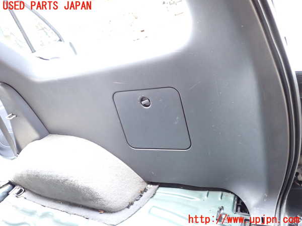 1UPJ-9233517675]ハイラックスサーフ(KZN185W)右リアピラートリム 中古_2