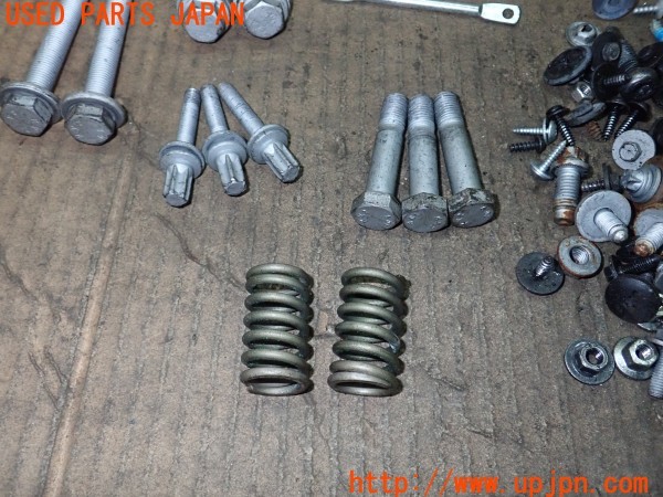 3UPJ=9233530720]BMW 116i(UE16 E87)ネジ・ナット・ステー類 セット ジャンク_3