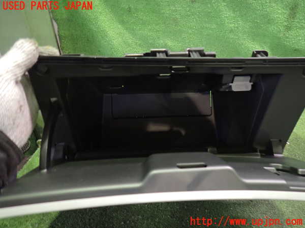 2UPJ-9233557516]CR-Z(ZF1)グローブボックス1 中古_2
