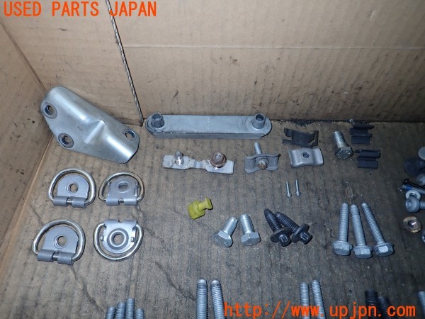 3UPJ=9233560720]ベンツ A180(169032 W169)ネジ・ナット・ステー類 セット ジャンク_2