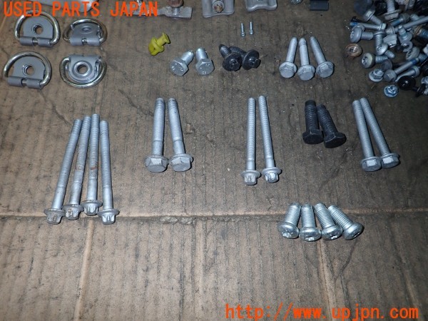 3UPJ=9233560720]ベンツ A180(169032 W169)ネジ・ナット・ステー類 セット ジャンク_3