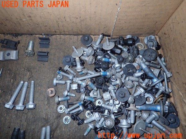 3UPJ=9233560720]ベンツ A180(169032 W169)ネジ・ナット・ステー類 セット ジャンク_4