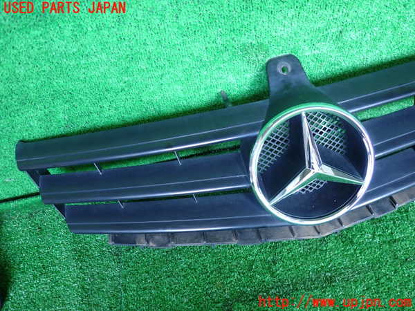 2UPJ-9233561050]ベンツ A180(169032)(169)ラジエターグリル 中古_3