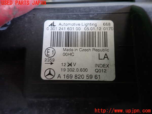 2UPJ-9233561132]ベンツ A180(169032)(169)左ヘッドライト ハロゲン 中古_3