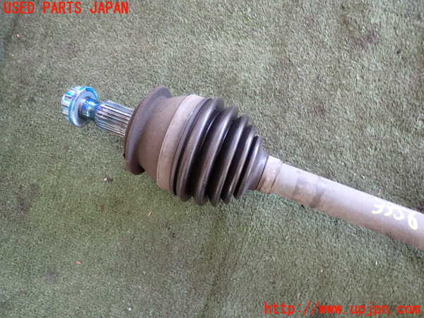 2UPJ-9233564015]ベンツ A180(169032)(169)左フロントドライブシャフト 中古_2