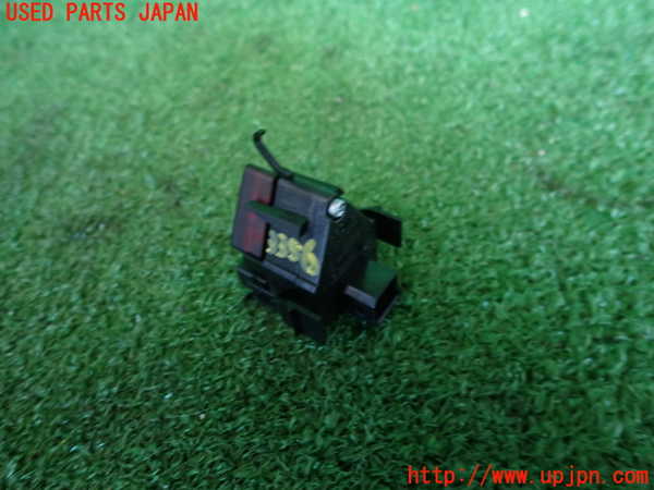 2UPJ-9233566290]ベンツ A180(169032)(169)ハザードスイッチ 中古_2