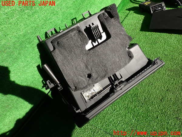 2UPJ-9233567516]ベンツ A180(169032)(169)グローブボックス1 中古_2