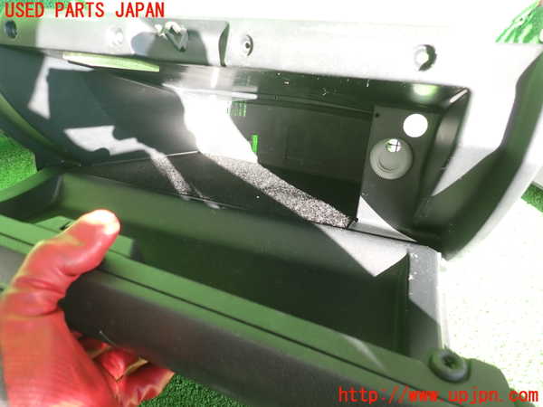 2UPJ-9233567516]ベンツ A180(169032)(169)グローブボックス1 中古_3
