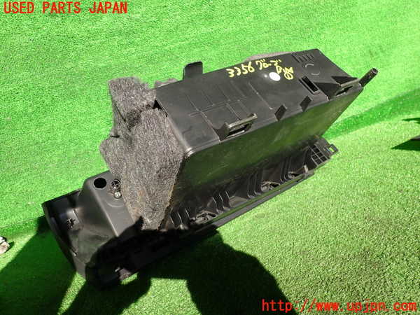 2UPJ-9233567516]ベンツ A180(169032)(169)グローブボックス1 中古_4