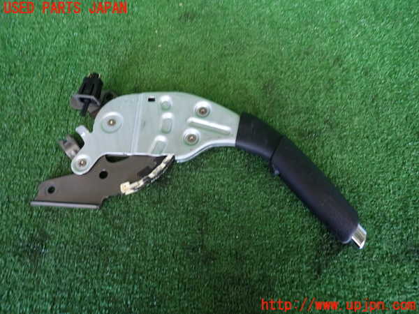 2UPJ-9233567550]ベンツ A180(169032)(169)サイドブレーキレバー 中古_2