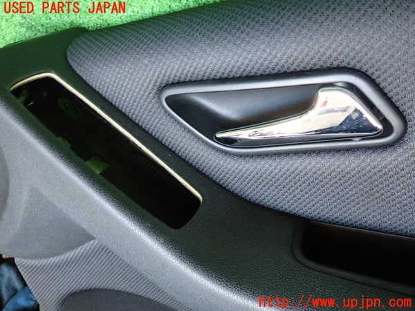 2UPJ-9233561234]ベンツ A180(169032)(169)右前ドア内張り 中古_2