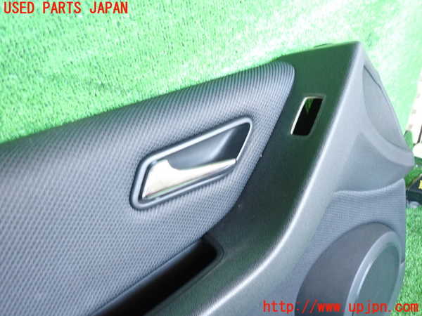 2UPJ-9233561264]ベンツ A180(169032)(169)左前ドア内張り 中古_2