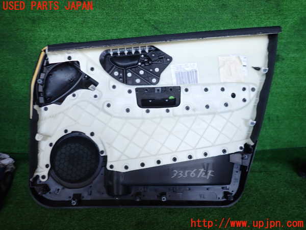 2UPJ-9233561264]ベンツ A180(169032)(169)左前ドア内張り 中古_3