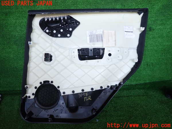 2UPJ-9233561324]ベンツ A180(169032)(169)左後ドア内張り 中古_2