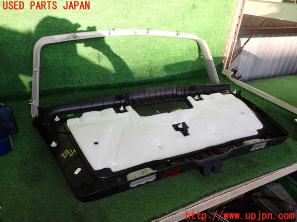 2UPJ-9233561578]ベンツ A180(169032)(169)バックドア内張り 中古_2