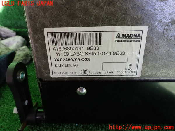 2UPJ-9233567771]ベンツ A180(169032)(169)ラゲッジトレイ1 中古_3