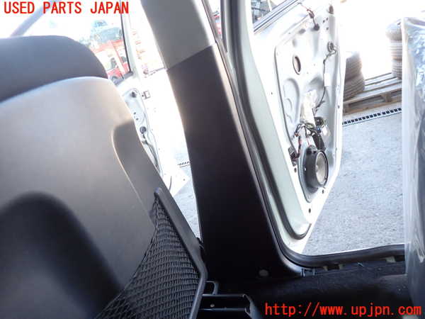 2UPJ-9233567665]ベンツ A180(169032)(169)右センターピラートリム 中古_3