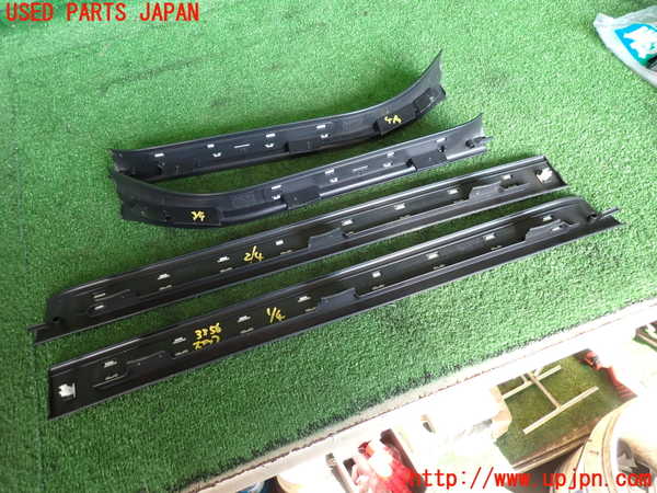 2UPJ-9233567740]ベンツ A180(169032)(169)スカッフプレート 中古_2