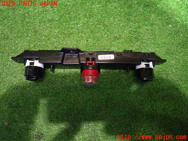 2UPJ-9233576290]フィアット・500(31209)ハザードスイッチ 中古_2