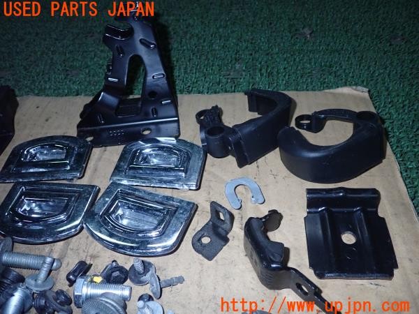 3UPJ=9233580720]アウディ A4(8KCDN B8系)ネジ・ナット・ステー類 セット ジャンク_2