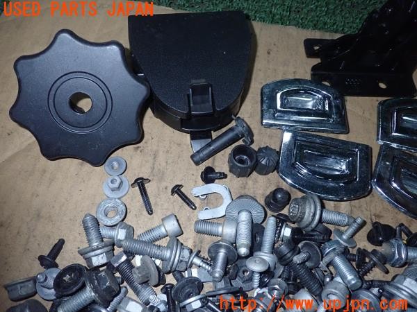 3UPJ=9233580720]アウディ A4(8KCDN B8系)ネジ・ナット・ステー類 セット ジャンク_3