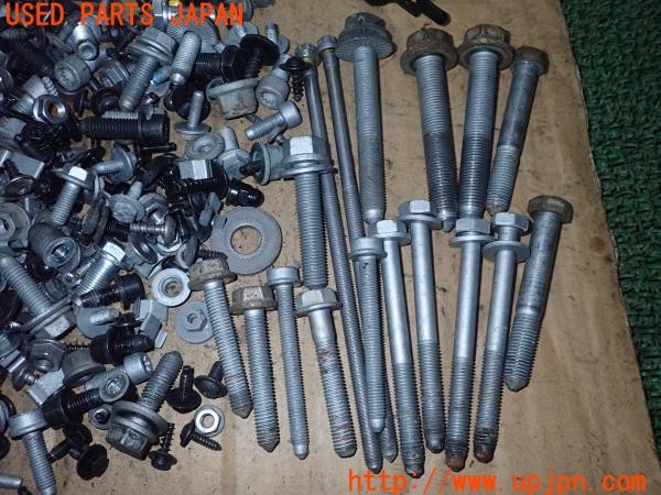 3UPJ=9233580720]アウディ A4(8KCDN B8系)ネジ・ナット・ステー類 セット ジャンク_4