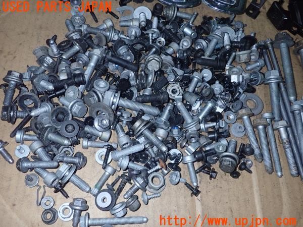 3UPJ=9233580720]アウディ A4(8KCDN B8系)ネジ・ナット・ステー類 セット ジャンク_5