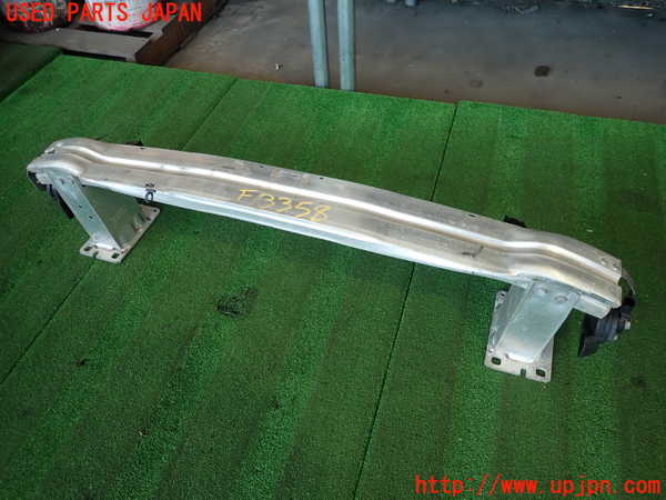 2UPJ-9233581014]アウディ・A4(8KCDN)フロントバンパーホースメント 中古_2