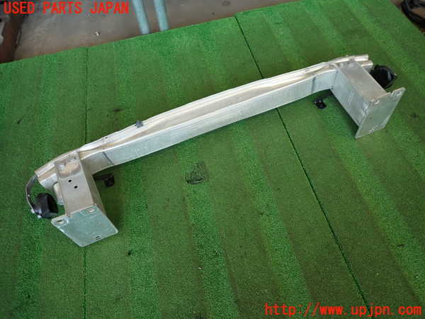 2UPJ-9233581014]アウディ・A4(8KCDN)フロントバンパーホースメント 中古_3