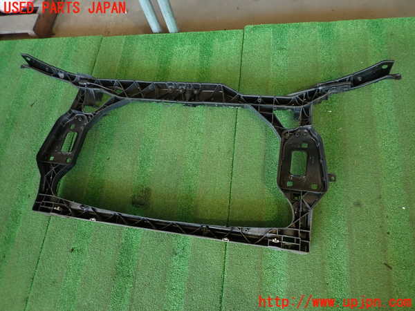 2UPJ-9233581041]アウディ・A4(8KCDN)コアサポート 中古_3