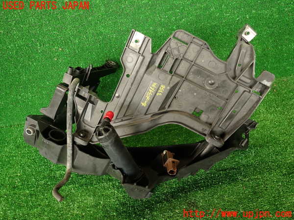 2UPJ-9233581140]アウディ・A4(8KCDN)右ヘッドライトリム 中古_2