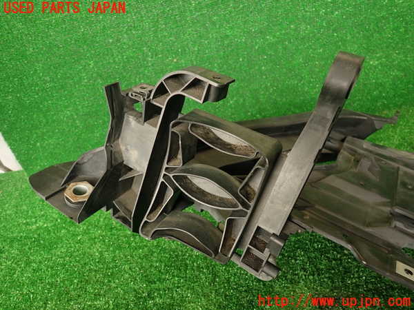 2UPJ-9233581140]アウディ・A4(8KCDN)右ヘッドライトリム 中古_3