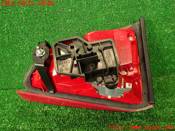 2UPJ-9233581552]アウディ・A4(8KCDN)左リアフィニッシャー 中古_3