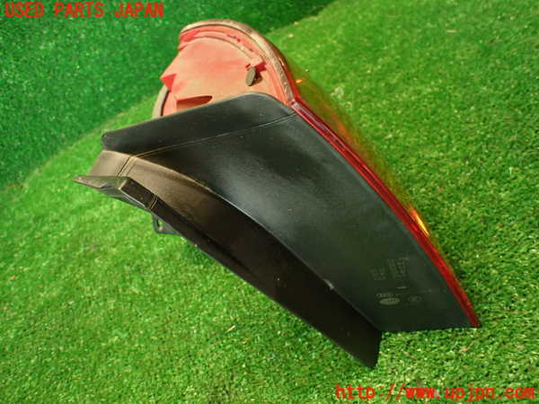 2UPJ-9233581530]アウディ・A4(8KCDN)右テールランプ 中古_2