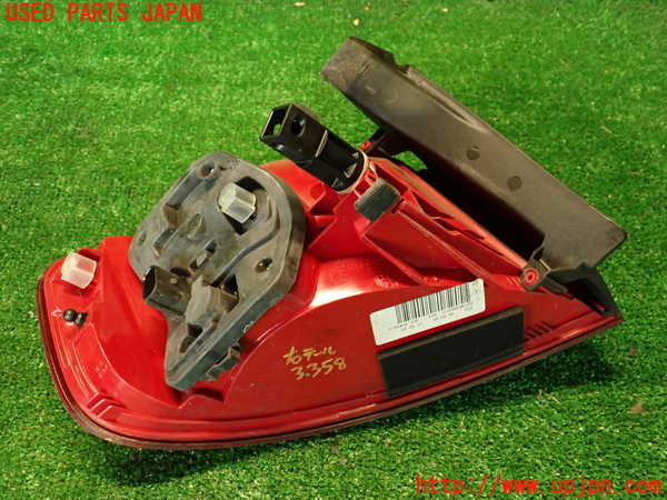 2UPJ-9233581530]アウディ・A4(8KCDN)右テールランプ 中古_4