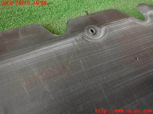 2UPJ-9233582170]アウディ・A4(8KCDN)エンジンアンダーカバー 中古_4