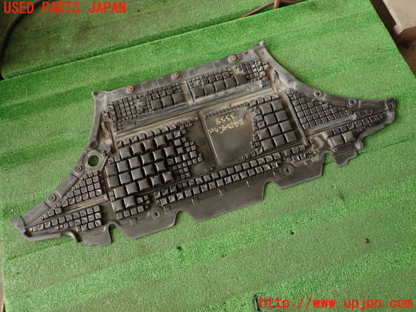 2UPJ-9233582170]アウディ・A4(8KCDN)エンジンアンダーカバー 中古_5