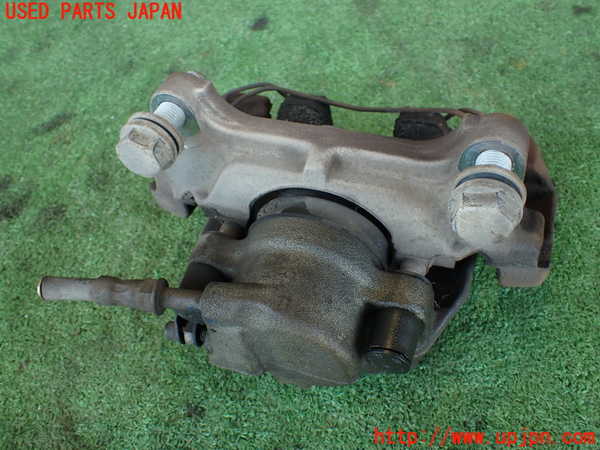 2UPJ-9233584085]アウディ・A4(8KCDN)左フロントキャリパー 中古_3
