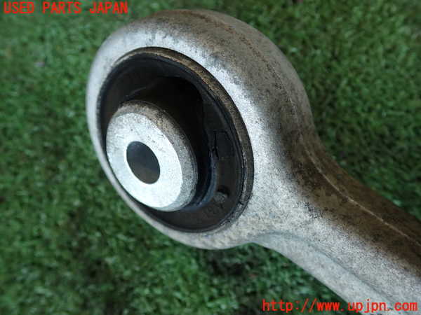 2UPJ-9233585127]アウディ・A4(8KCDN)右フロントアッパーアーム2 中古_3