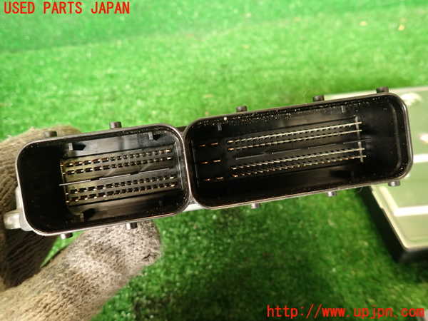 2UPJ-9233586110]アウディ・A4(8KCDN)エンジンコンピューター 中古_3