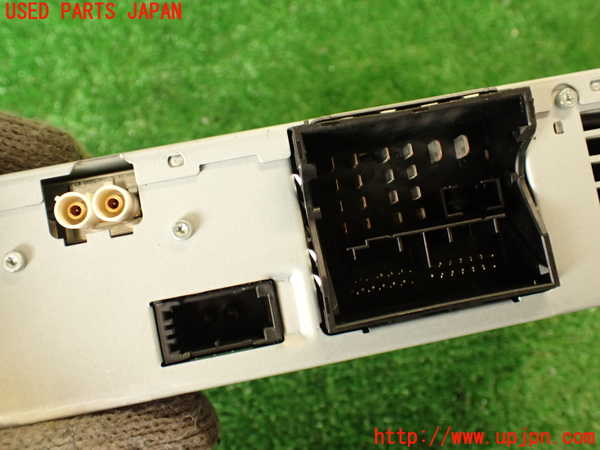 2UPJ-9233586146]アウディ・A4(8KCDN)コンピューター1 (ラジオチューナー) 中古_3